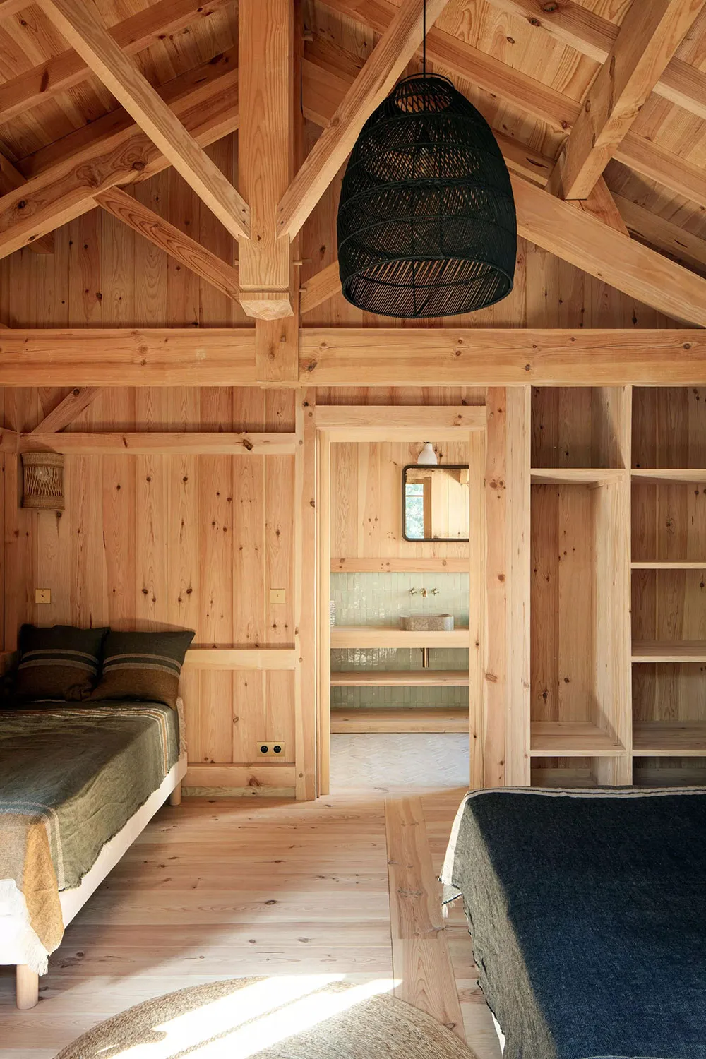 Niesamowity drewniany domek na Błękitnym Wybrzeżu, utopiony w zieleń - Gallery image 10