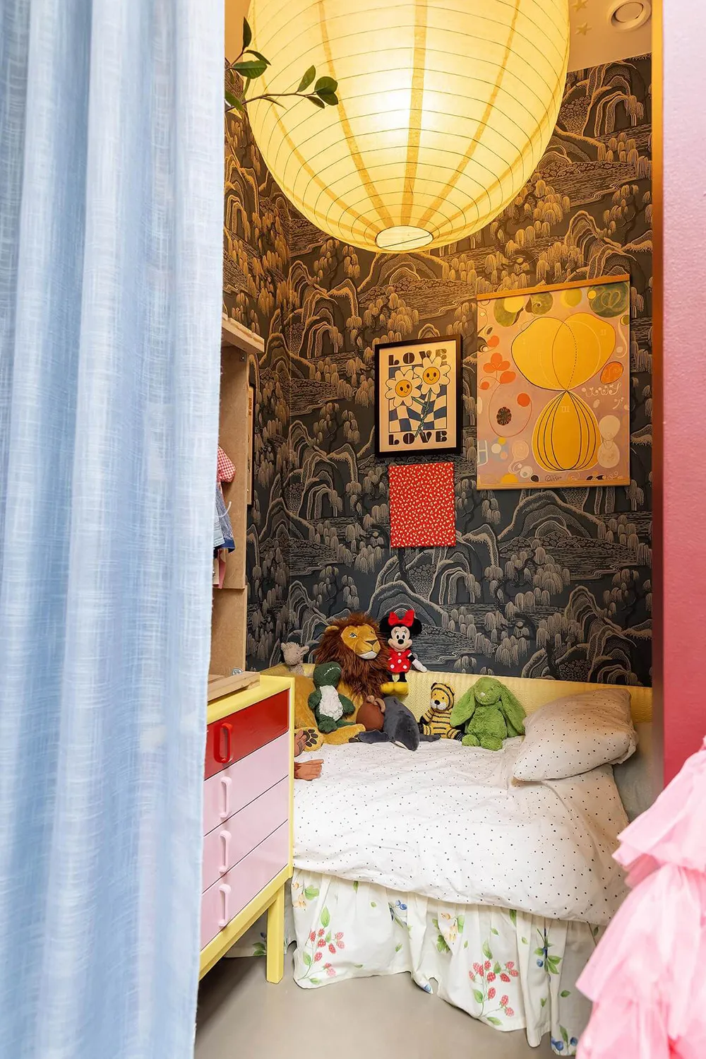 Unusual Apartment in a Semi-Basement in Stockholm - 25