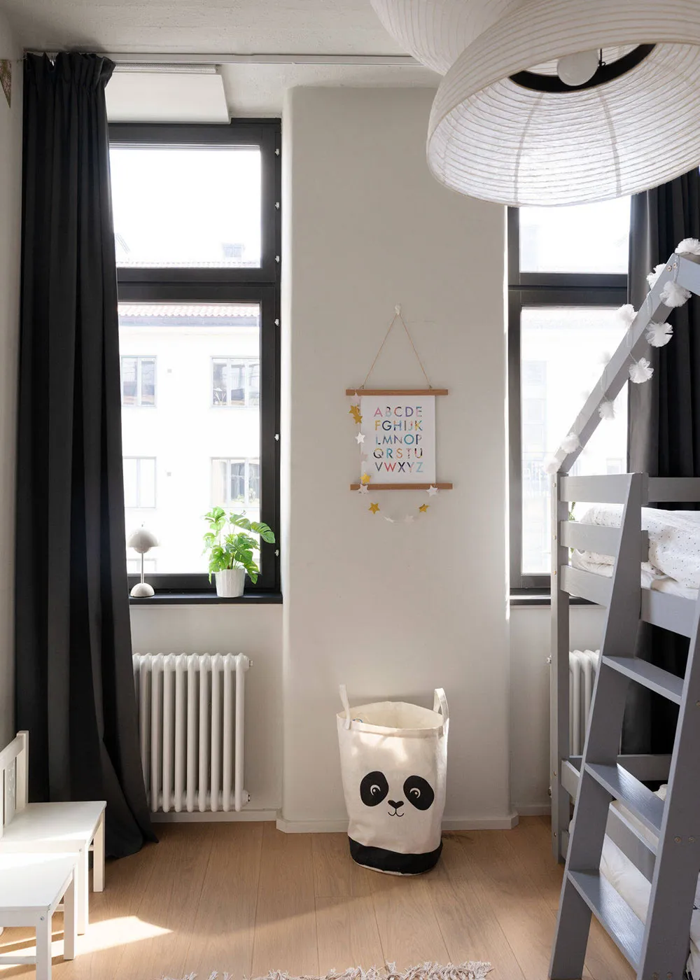 М’який монохромний інтер’єр скандинавського лофта (100 кв. м) - Gallery image 12