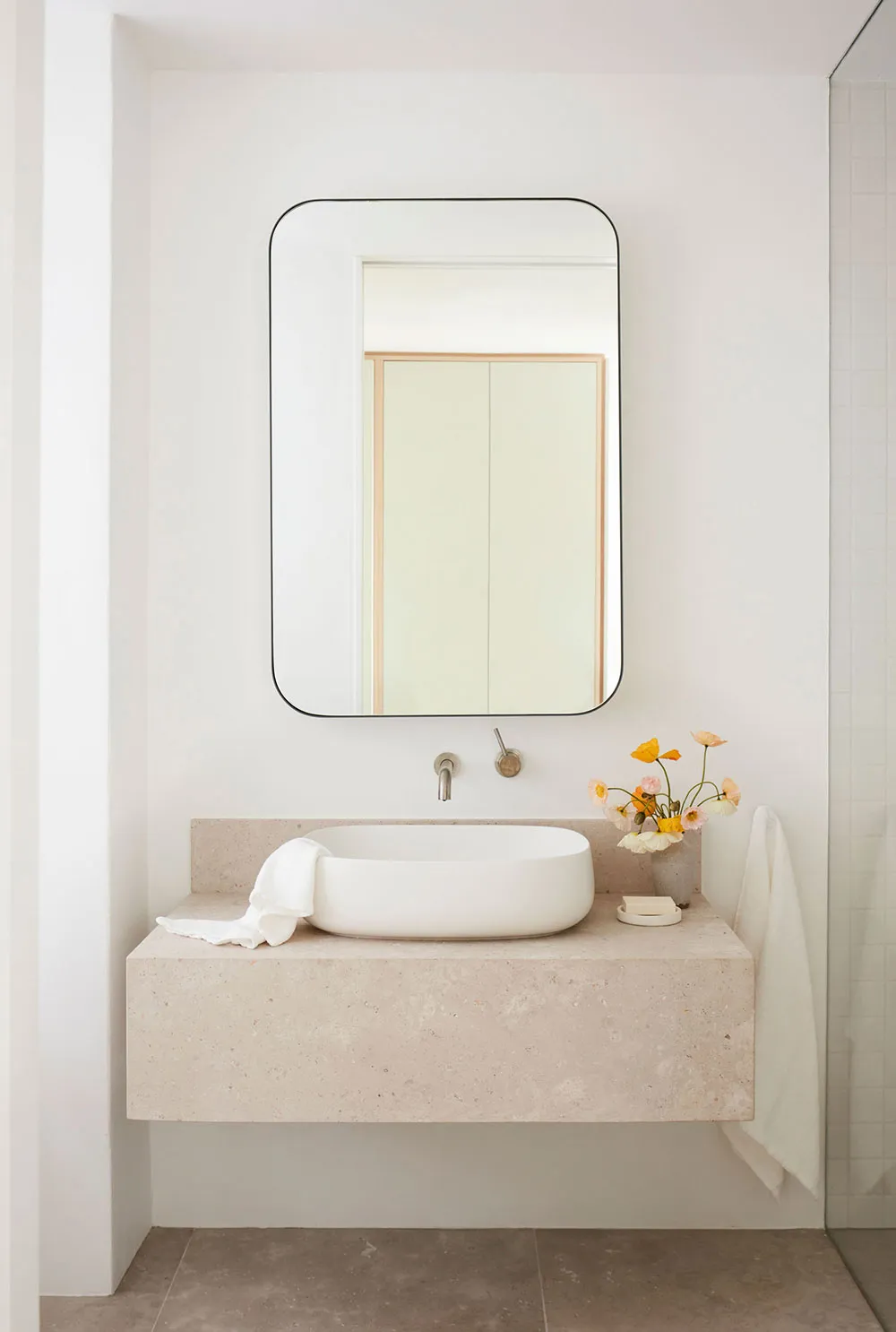 Терракота та безмежні морські пейзажі: пляжний будинок у Австралії - Gallery image 32