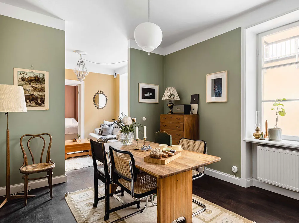 Bright Colors and Vintage: Small but Memorable Apartment in Sweden (43 sqm) - Gallery image 5