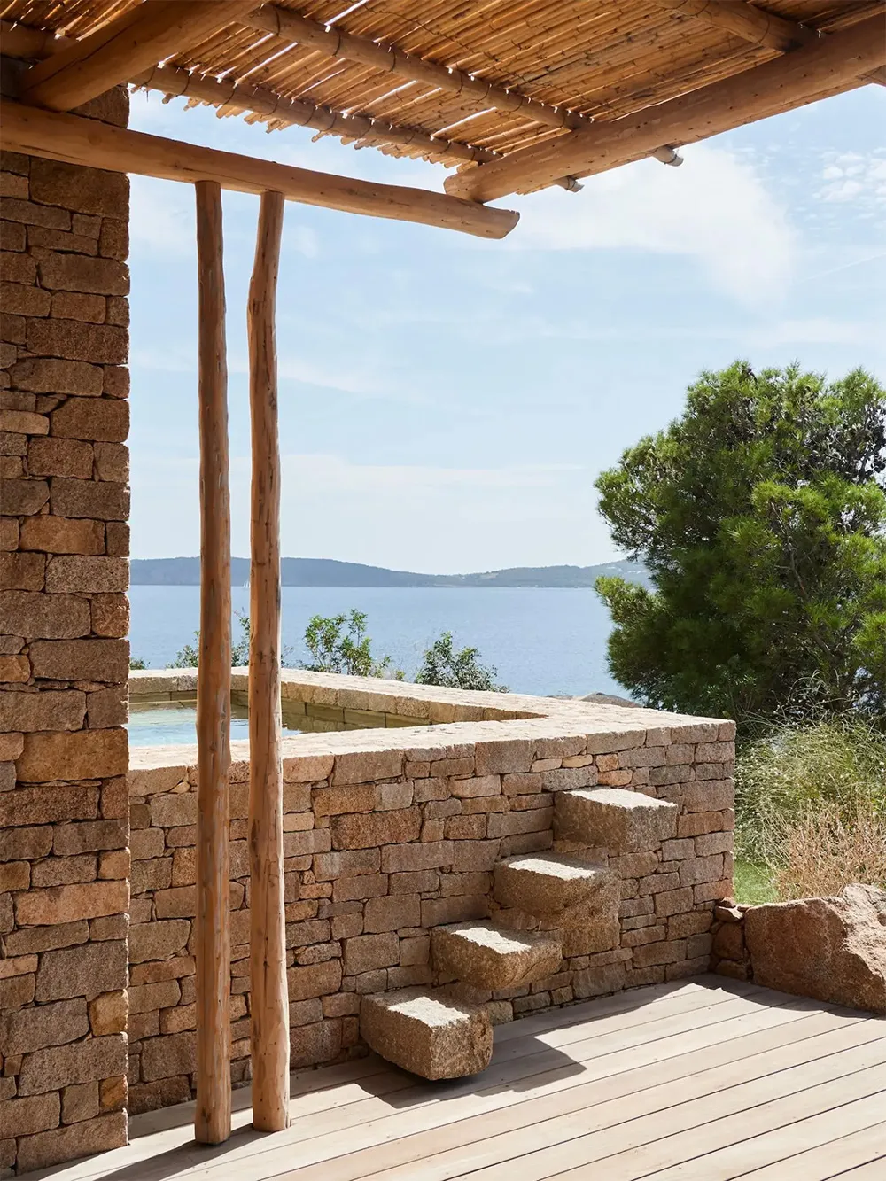 Green sofa and other vibrant details: beach house on Corsica - Gallery image 18