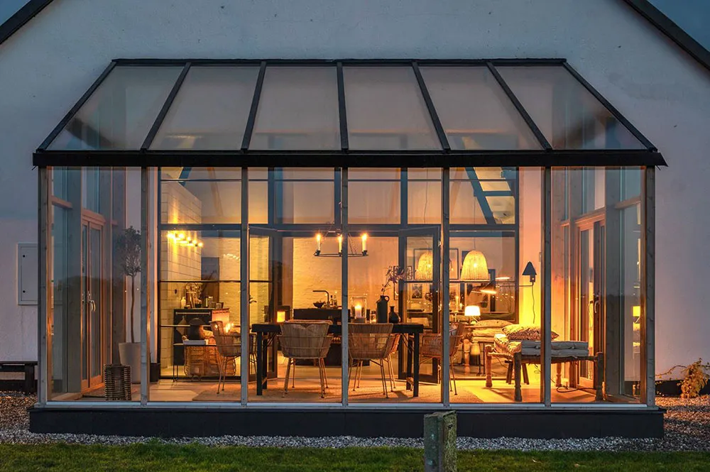 Stylischer moderner Scheunenstil mit schwarz-weißen Interiören - Gallery image 29