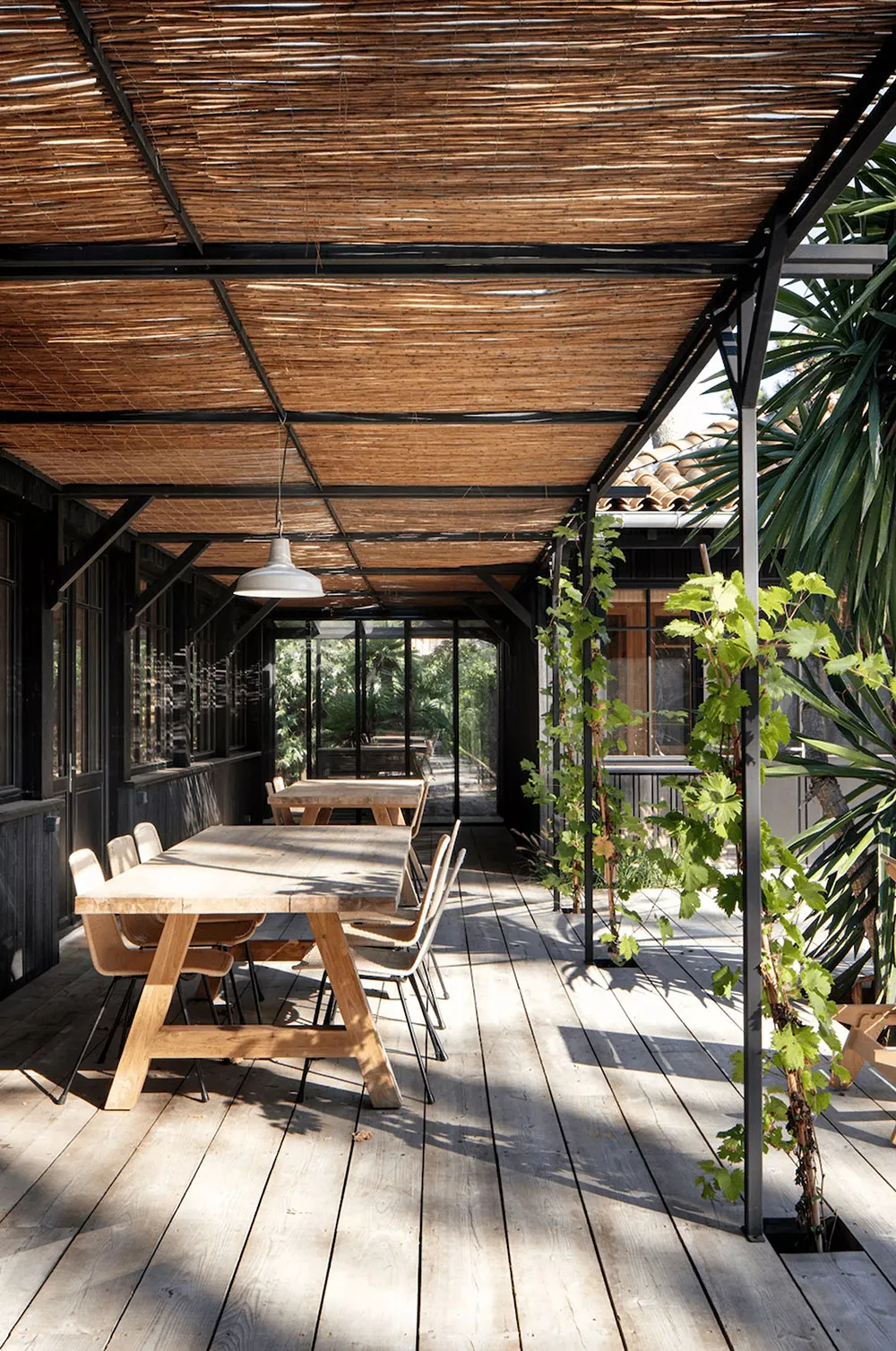 Niesamowity drewniany domek na Błękitnym Wybrzeżu, utopiony w zieleń - Gallery image 13