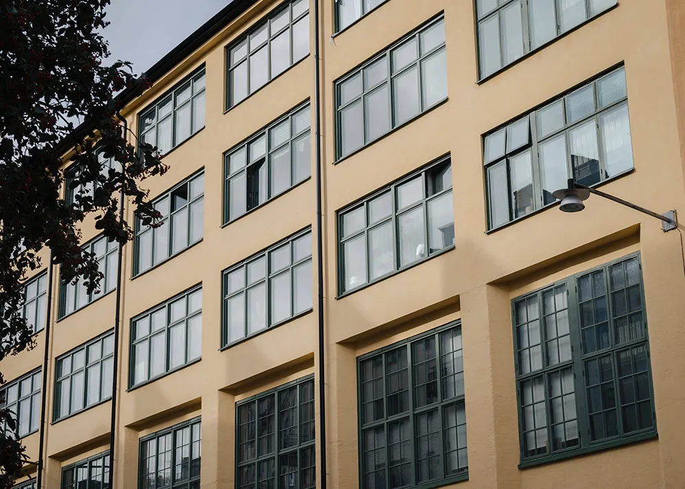 М’який монохромний інтер’єр скандинавського лофта (100 кв. м) - Gallery image 25