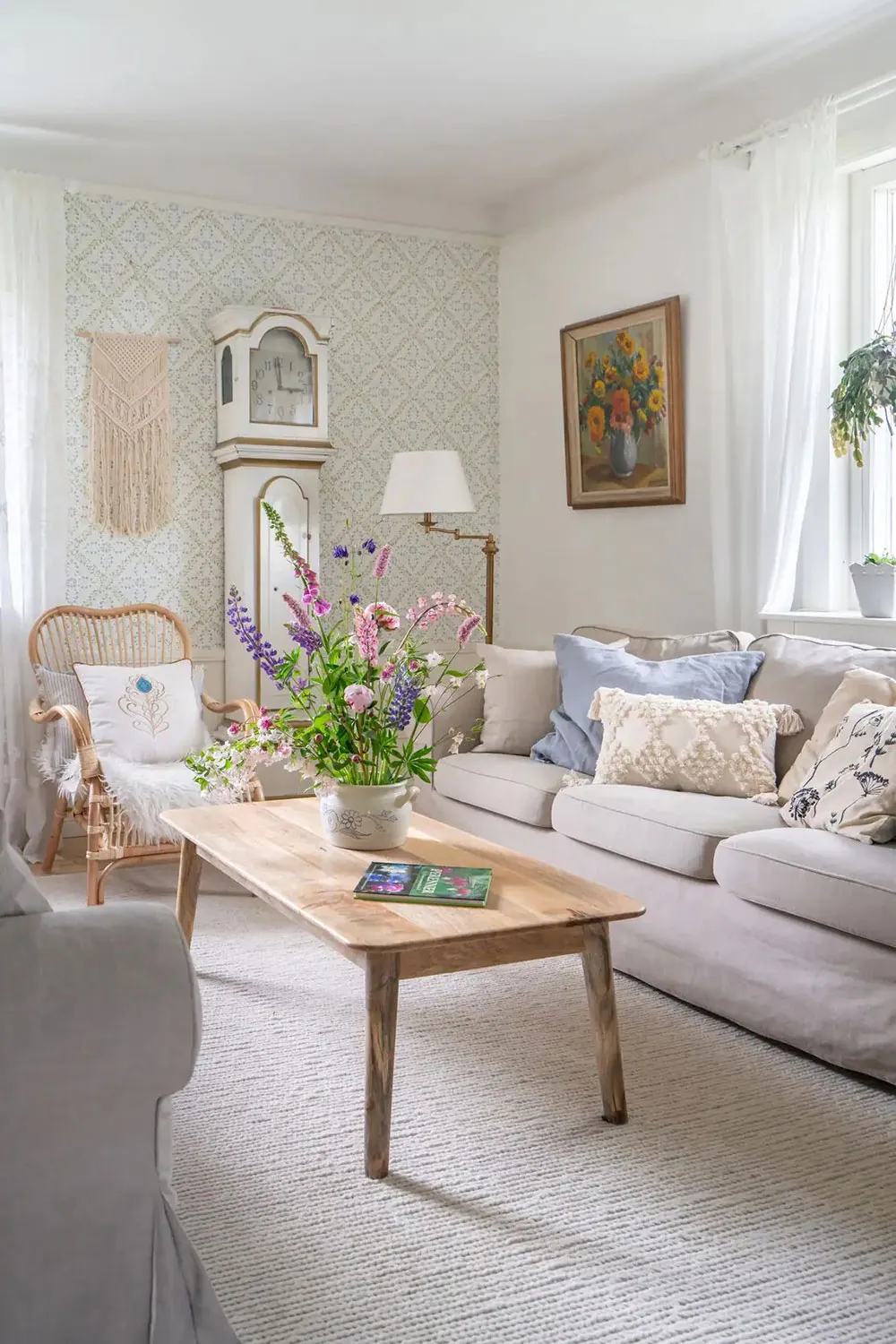 Цветочные мотивы в интерьерах дачи в старом фермерском домике - Gallery image 3