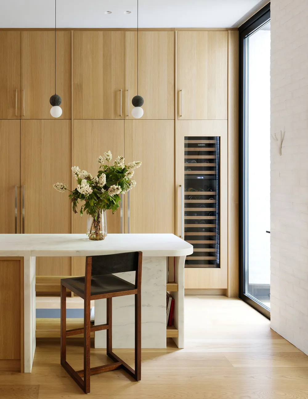 Mutiger Dekor im Design eines Hauses von Sammler in Brooklyn - Gallery image 17