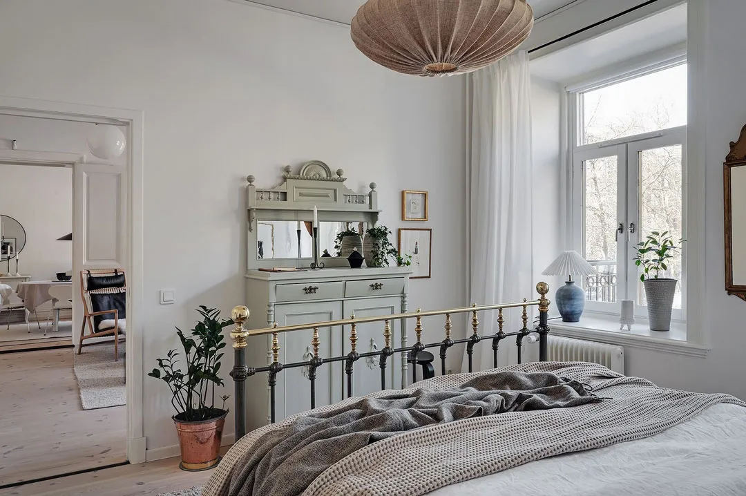 Apartamento escandinavo con sofá a rayas - Gallery image 15