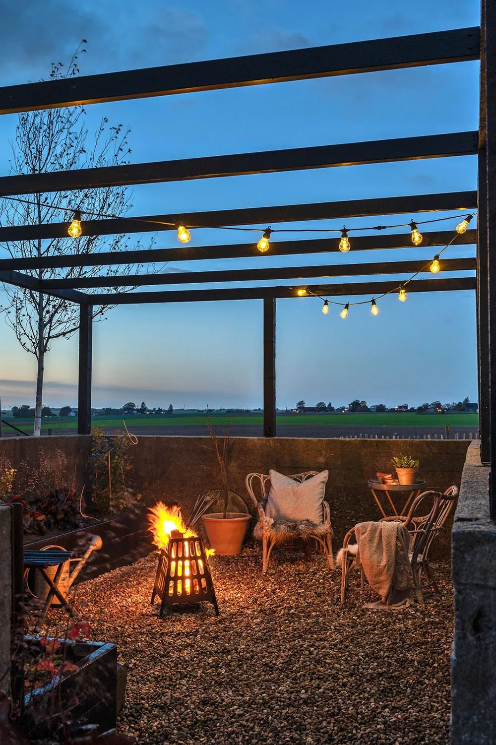 Stylischer moderner Scheunenstil mit schwarz-weißen Interiören - Gallery image 28