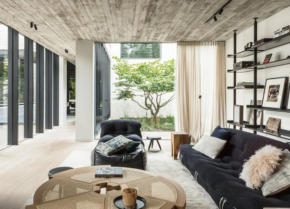 Minimalistisches Interior eines Hauses in Belgien mit stylischen schwarzen Akzenten - Gallery image 7