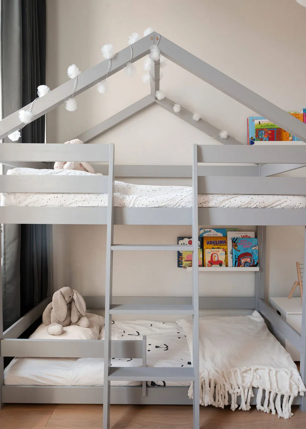 М’який монохромний інтер’єр скандинавського лофта (100 кв. м) - Gallery image 11