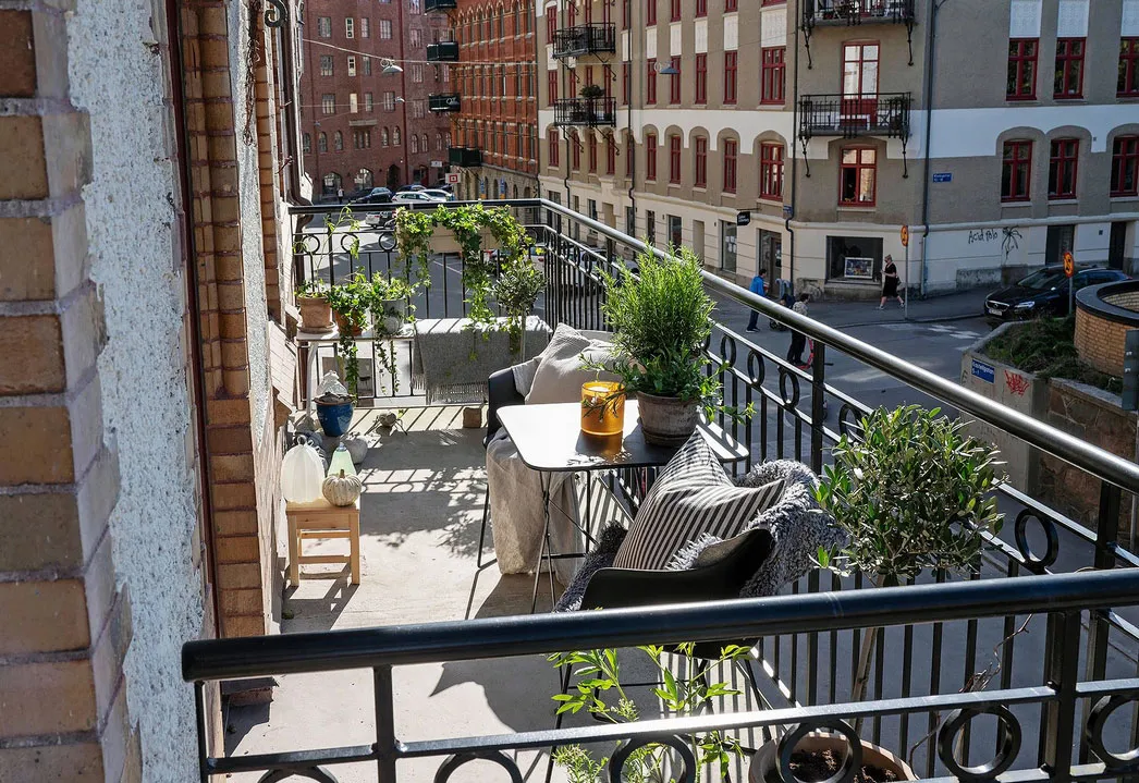 Apartamento escandinavo con sofá a rayas - Gallery image 8