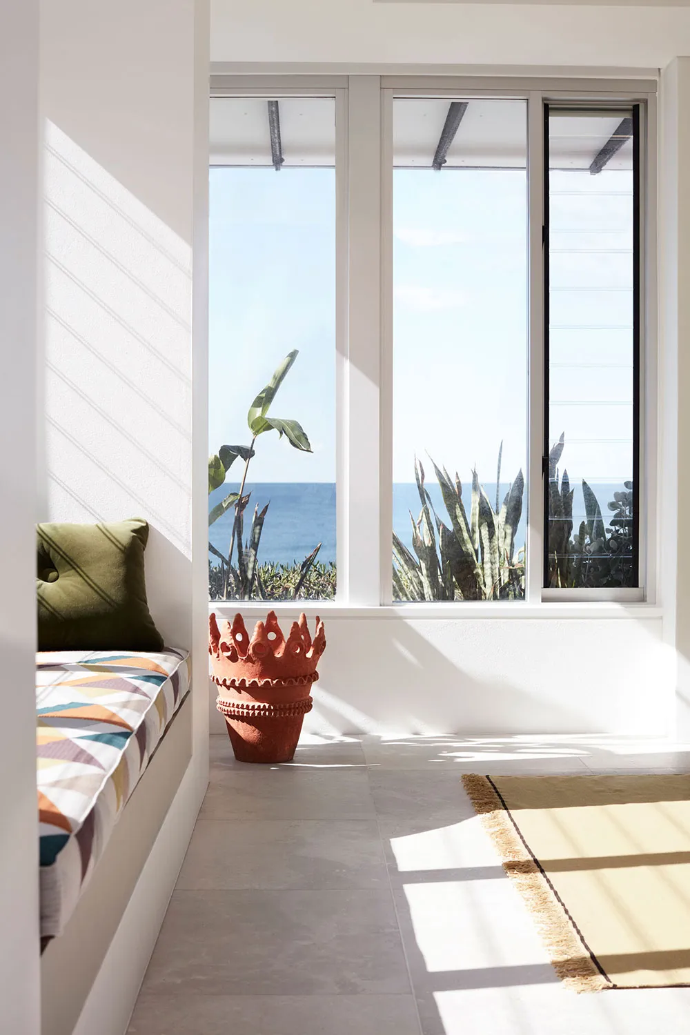 Терракота та безмежні морські пейзажі: пляжний будинок у Австралії - Gallery image 22