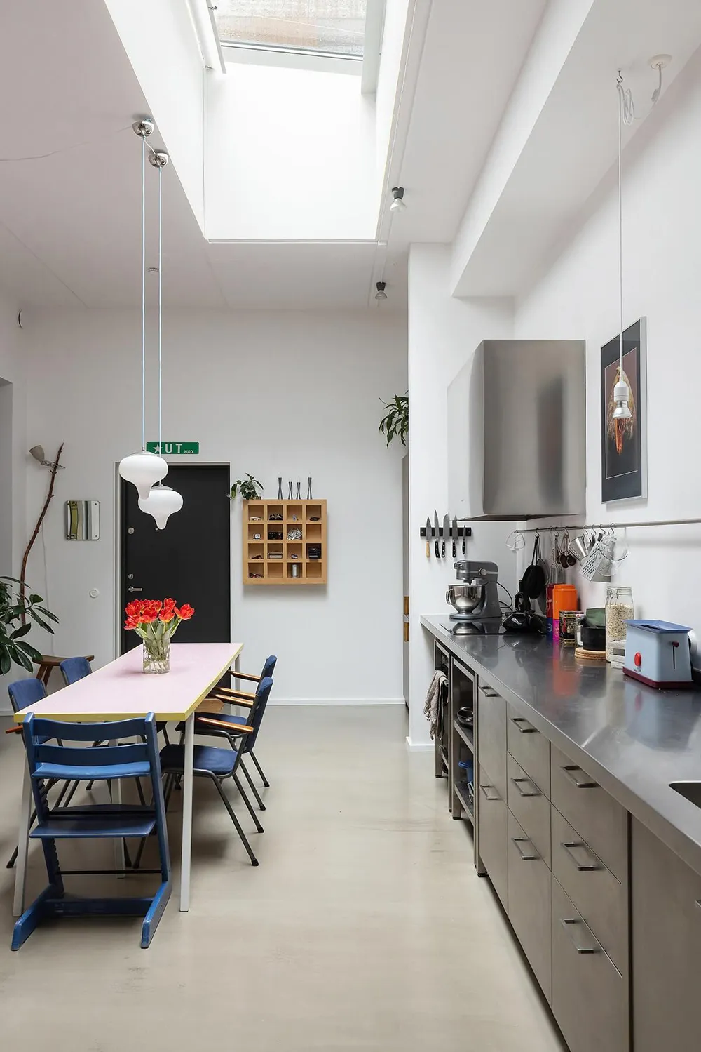 Unusual Apartment in a Semi-Basement in Stockholm - 19