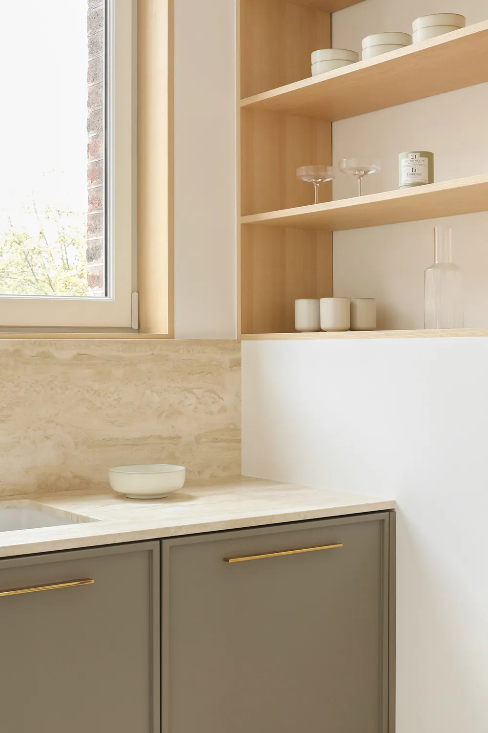 Apartamento parisino con espacio inusual y decoración moderna suave - Gallery image 3