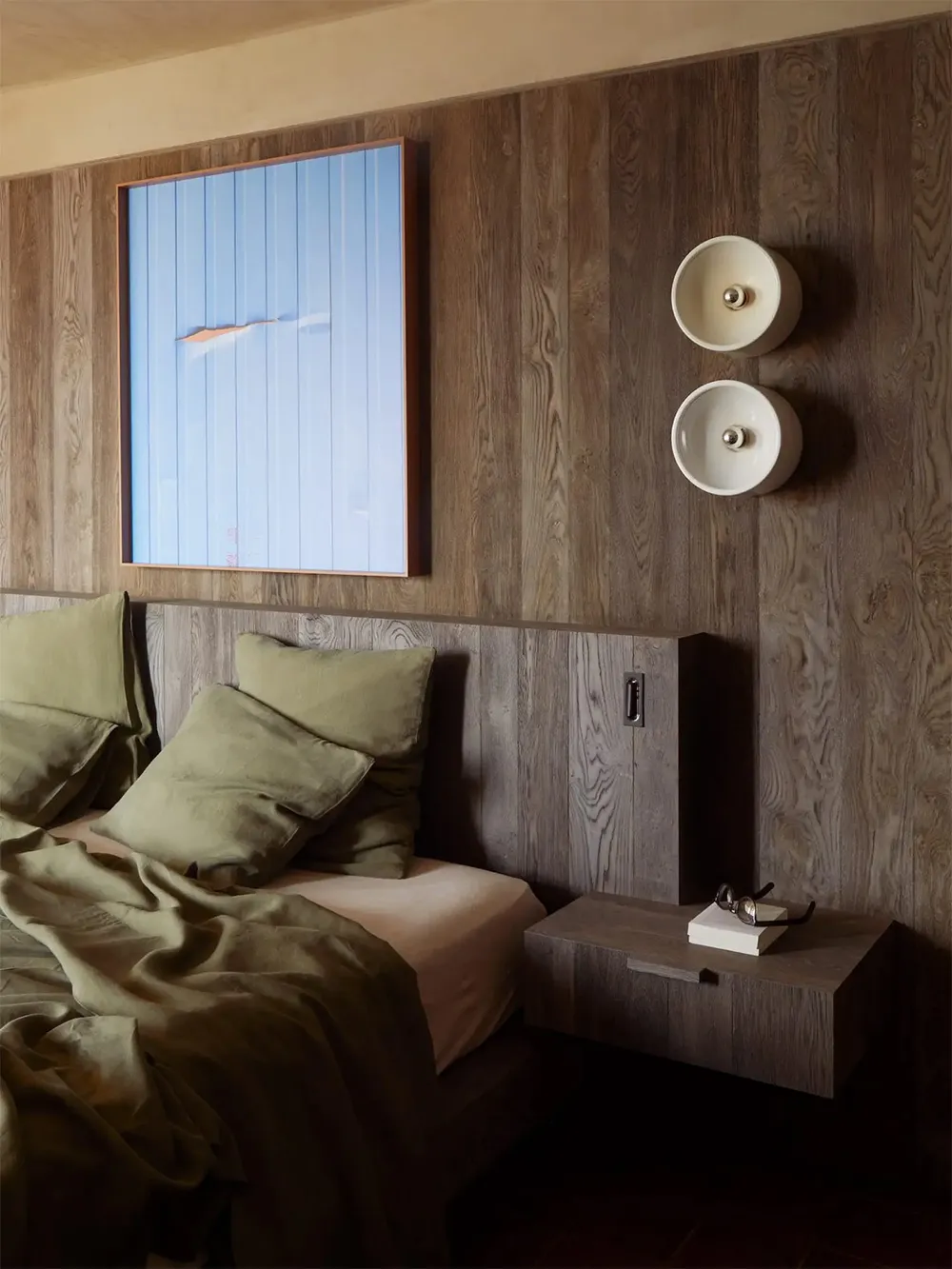 Green sofa and other vibrant details: beach house on Corsica - Gallery image 9