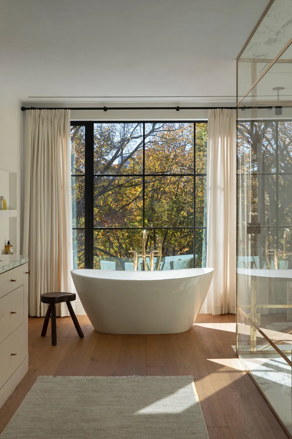 Изысканный современный дизайн в мягкой гамме: исторический дом в Торонто - Gallery image 14