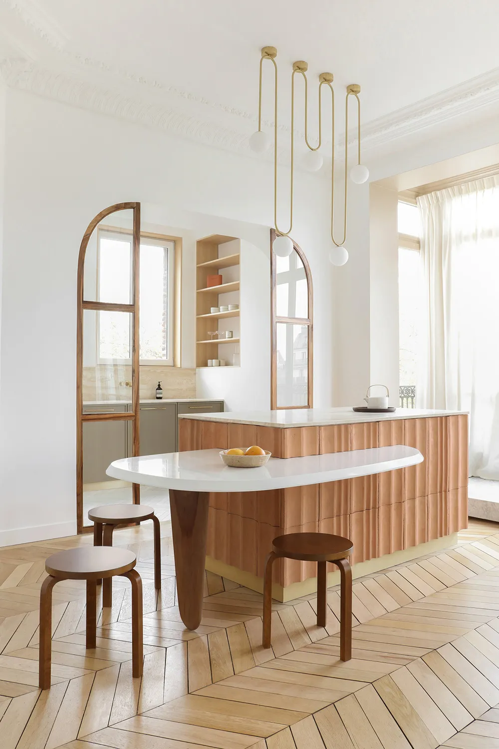 Apartamento parisino con espacio inusual y decoración moderna suave - Gallery image 2