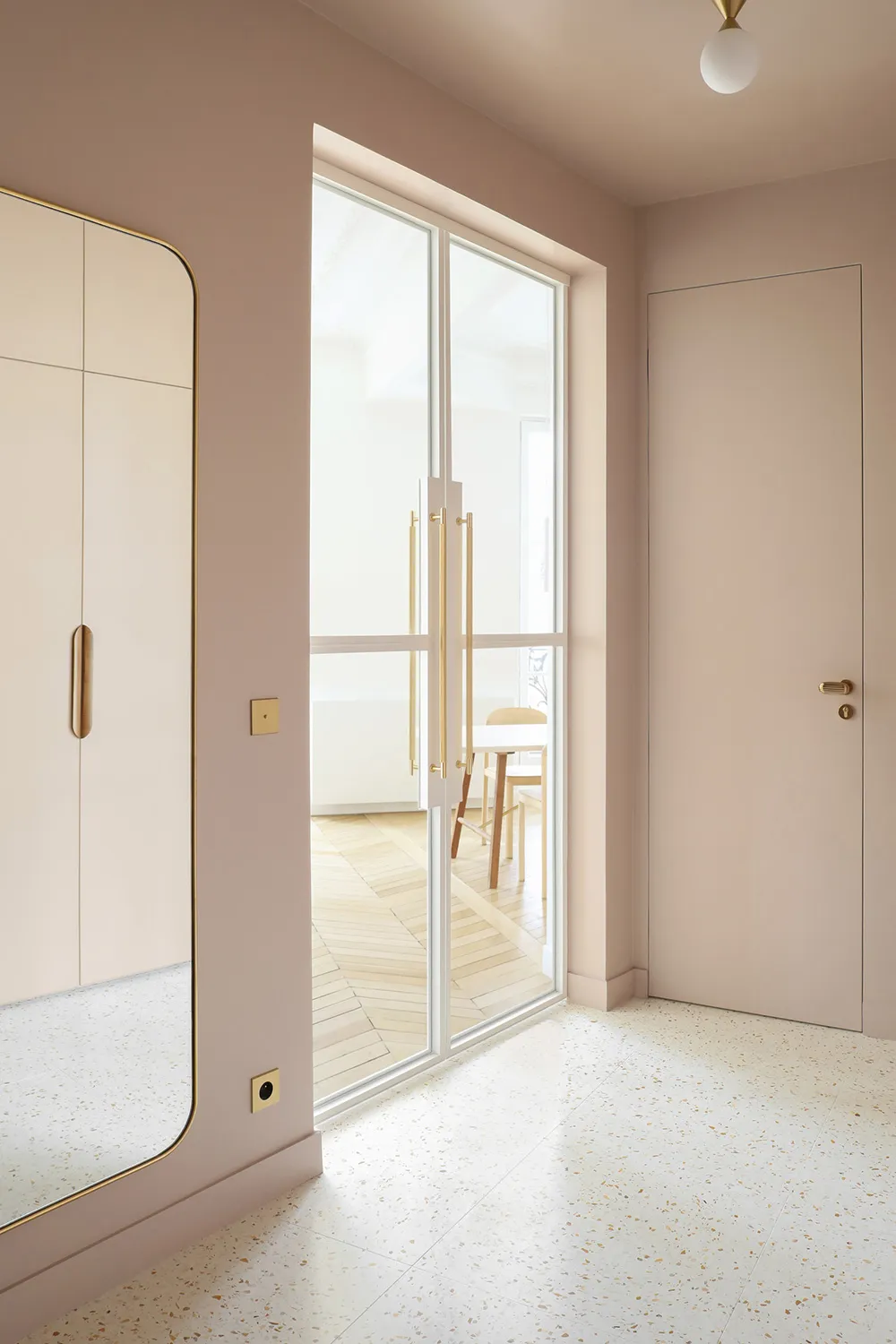 Apartamento parisino con espacio inusual y decoración moderna suave - Gallery image 12