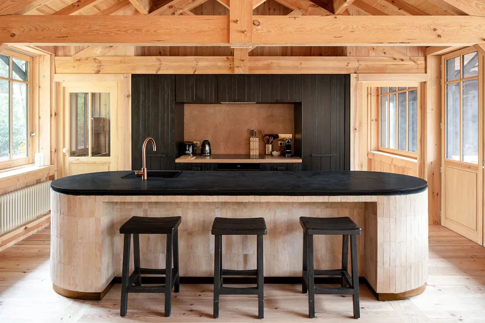 Niesamowity drewniany domek na Błękitnym Wybrzeżu, utopiony w zieleń - Gallery image 7