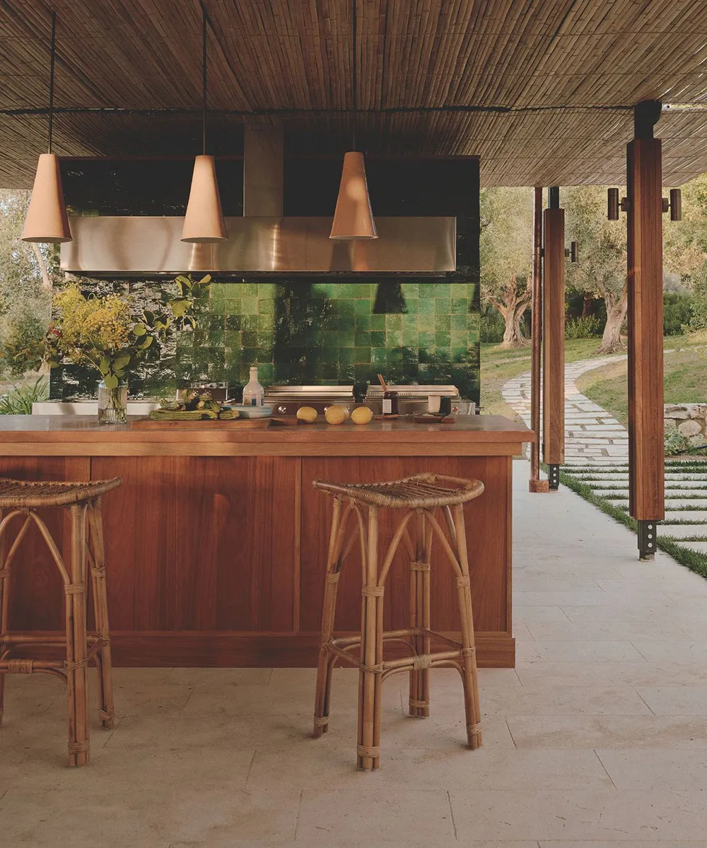 Hermosas tonalidades suaves en el interior de una villa histórica en Toscana - Gallery image 14