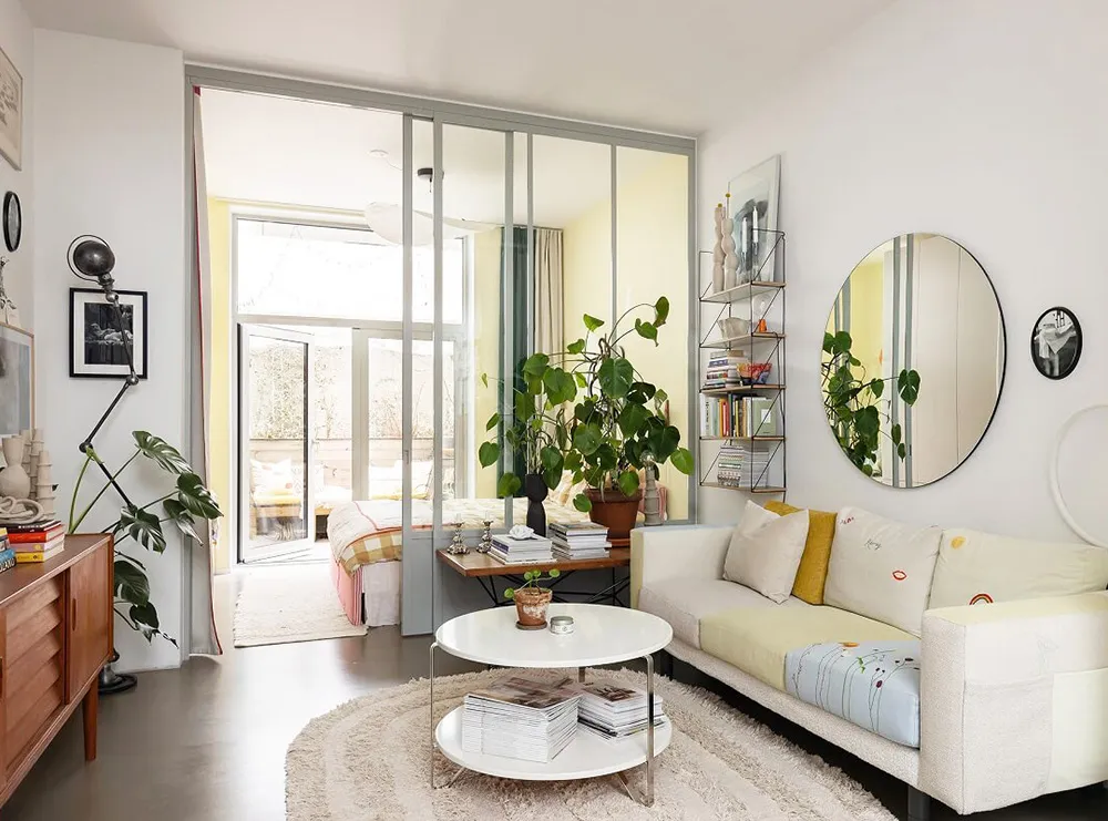 Unusual Apartment in a Semi-Basement in Stockholm - 4
