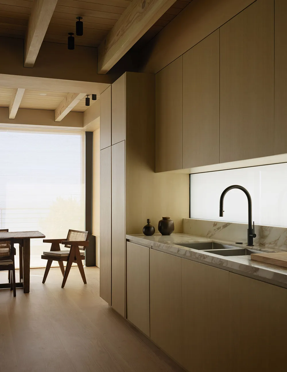 Warm modernes Interior am Ozeanufer in Kalifornien - Gallery image 12