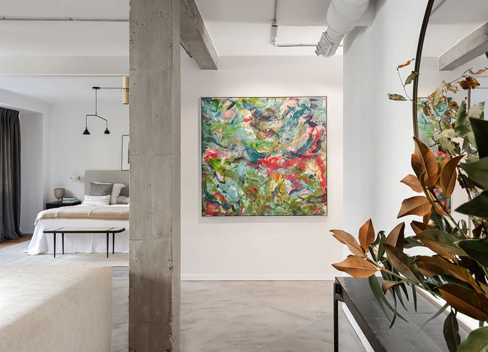 Columnas de concreto y diseño moderno acogedor: apartamento en Madrid - Gallery image 8