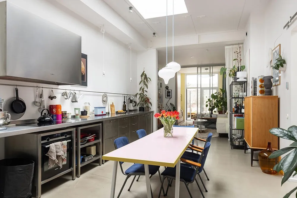 Unusual Apartment in a Semi-Basement in Stockholm - 17
