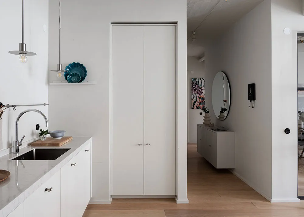 М’який монохромний інтер’єр скандинавського лофта (100 кв. м) - Gallery image 10