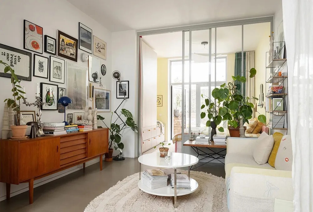 Unusual Apartment in a Semi-Basement in Stockholm - 7