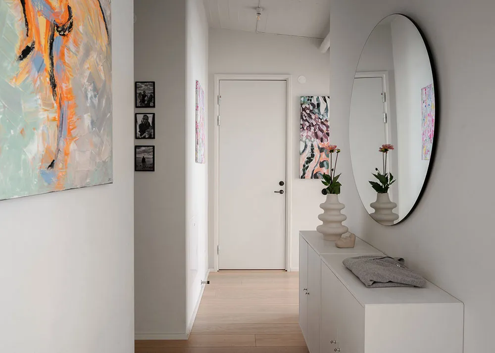 М’який монохромний інтер’єр скандинавського лофта (100 кв. м) - Gallery image 13