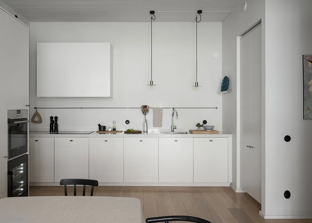 М’який монохромний інтер’єр скандинавського лофта (100 кв. м) - Gallery image 8