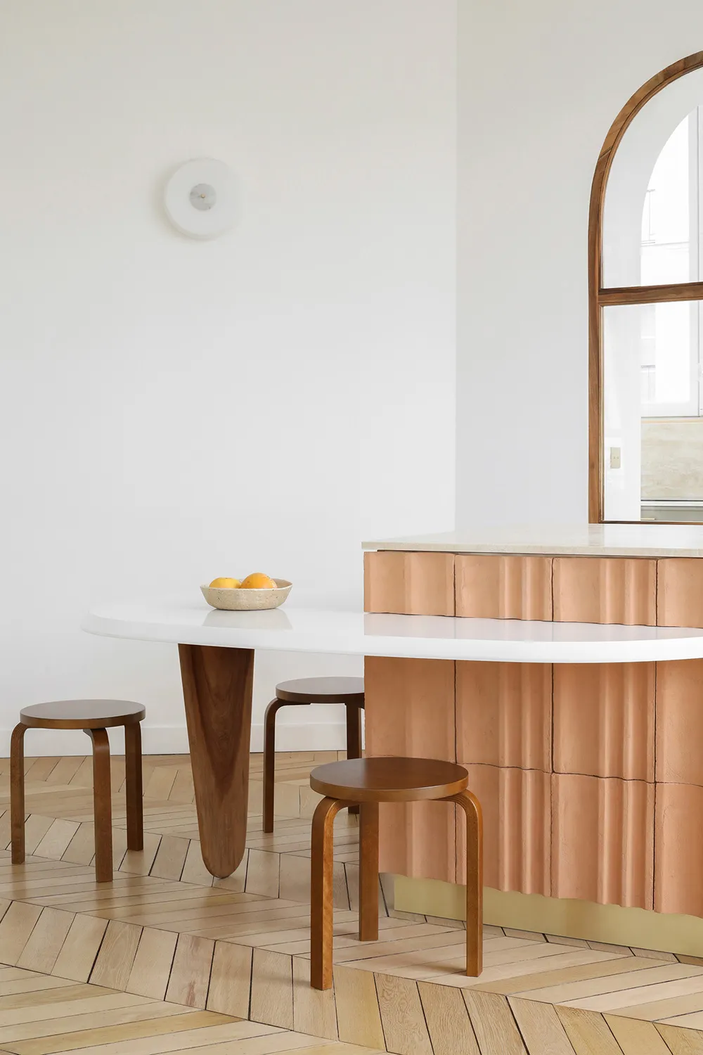 Apartamento parisino con espacio inusual y decoración moderna suave - Gallery image 4