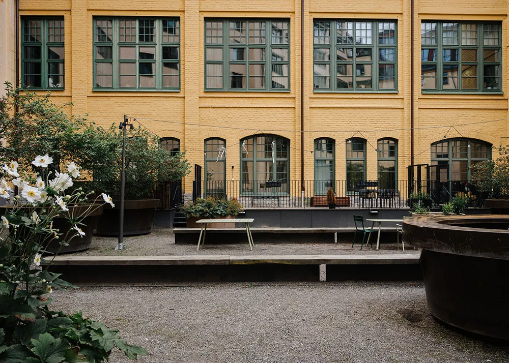 М’який монохромний інтер’єр скандинавського лофта (100 кв. м) - Gallery image 27