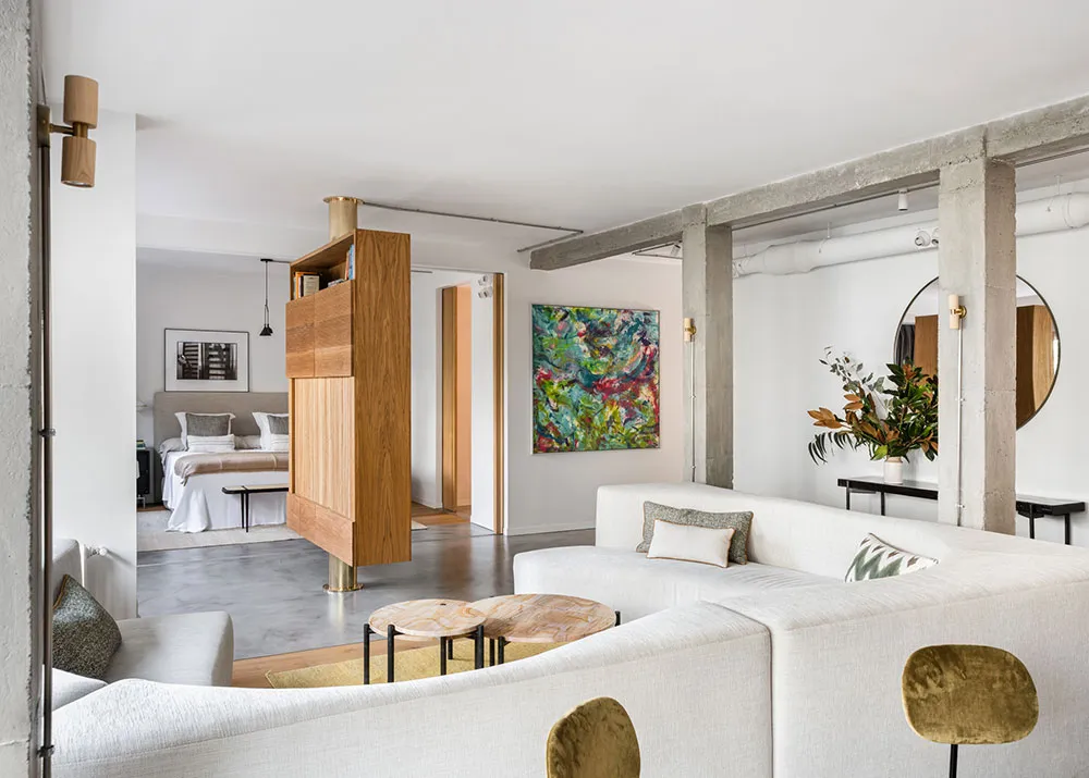 Columnas de concreto y diseño moderno acogedor: apartamento en Madrid - Gallery image 2