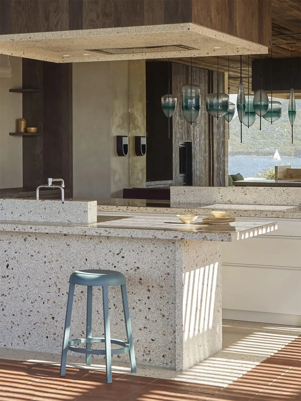 Green sofa and other vibrant details: beach house on Corsica - Gallery image 5