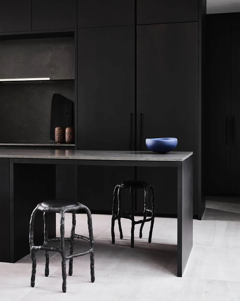 Современный дом из стекла и бетона, который сливается с природой - Gallery image 4