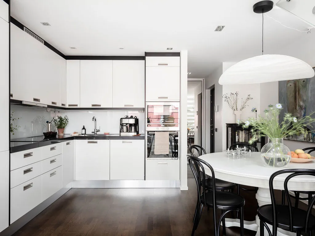 Biała mansarda z pięknym wnętrzem w Gotenborze (55 m²) - Gallery image 14