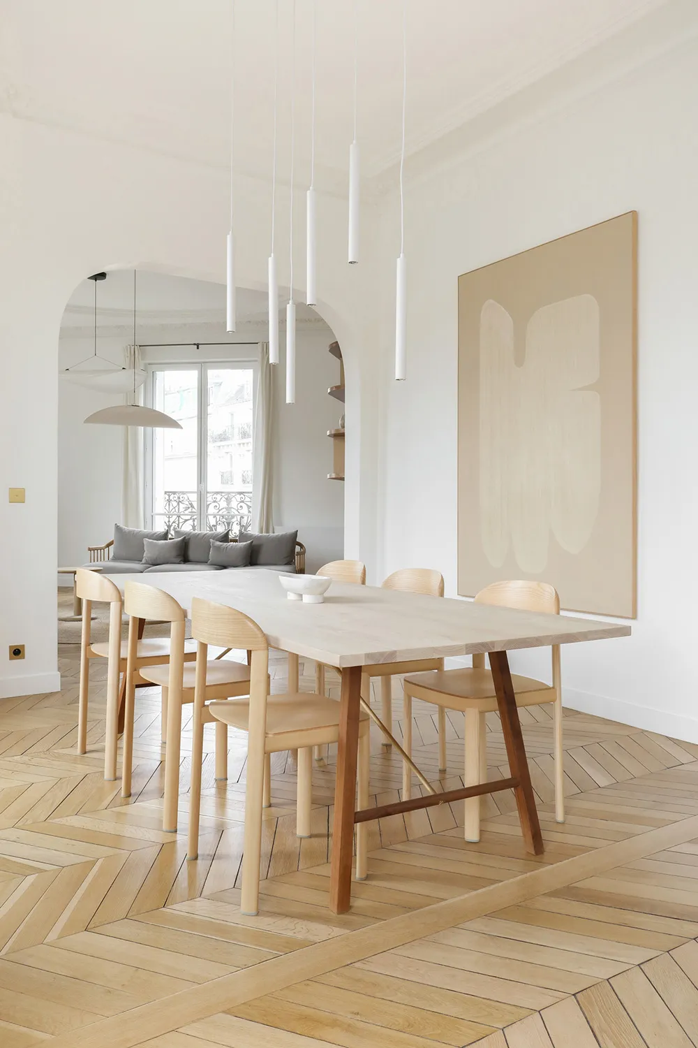 Apartamento parisino con espacio inusual y decoración moderna suave - Gallery image 1