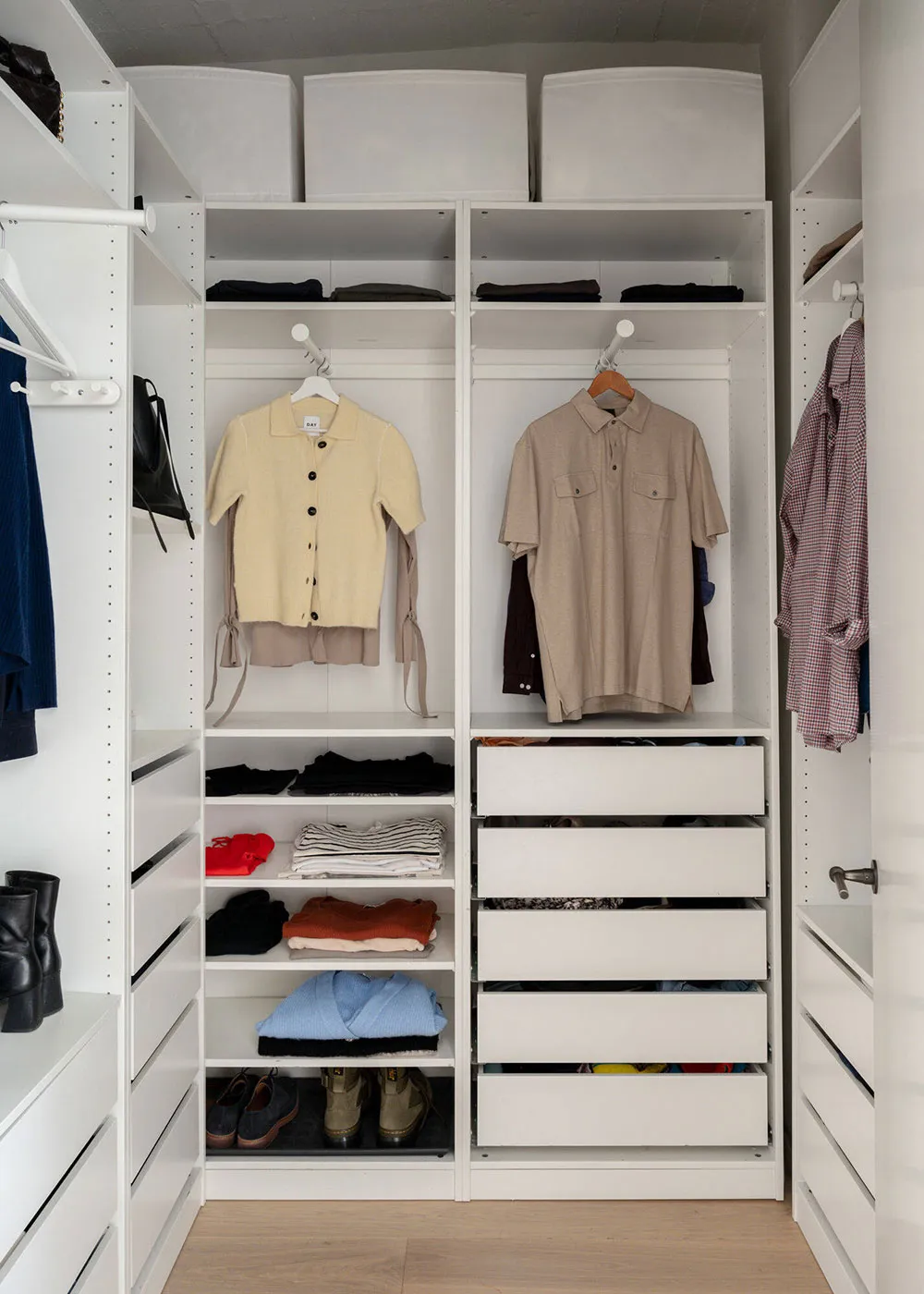 М’який монохромний інтер’єр скандинавського лофта (100 кв. м) - Gallery image 20