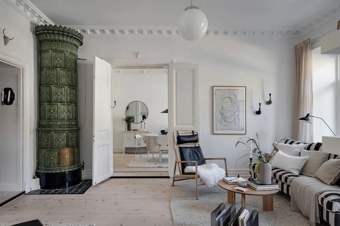 Apartamento escandinavo con sofá a rayas - Gallery image 2