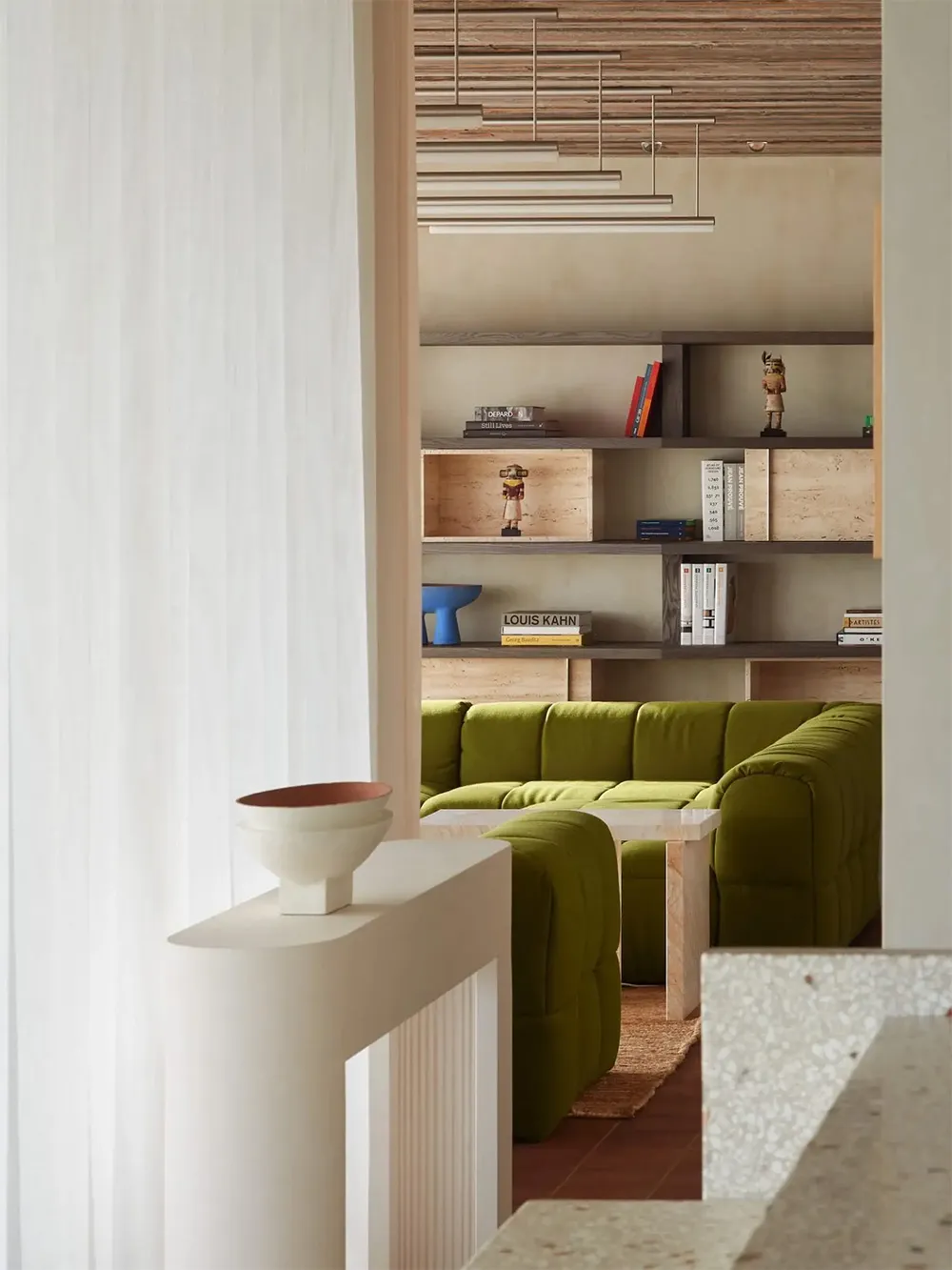 Green sofa and other vibrant details: beach house on Corsica - Gallery image 3