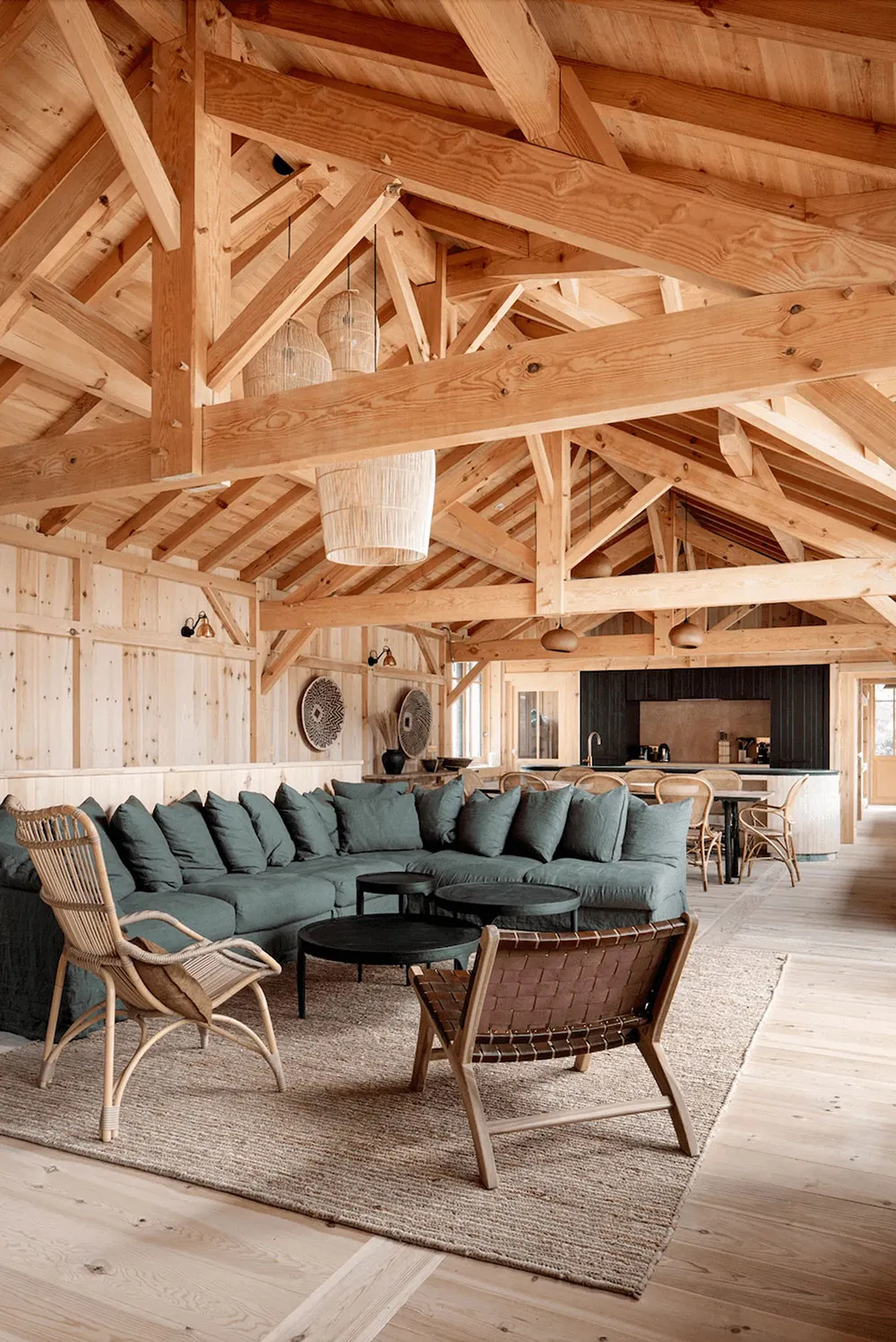 Niesamowity drewniany domek na Błękitnym Wybrzeżu, utopiony w zieleń - Gallery image 2