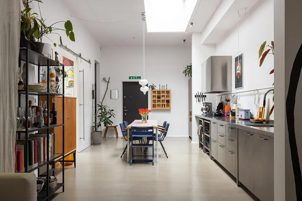 Unusual Apartment in a Semi-Basement in Stockholm - 15
