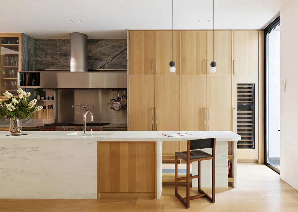 Mutiger Dekor im Design eines Hauses von Sammler in Brooklyn - Gallery image 15