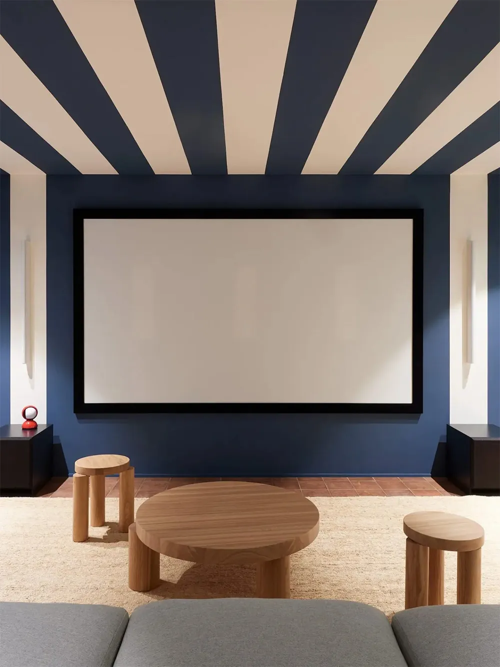 Green sofa and other vibrant details: beach house on Corsica - Gallery image 13