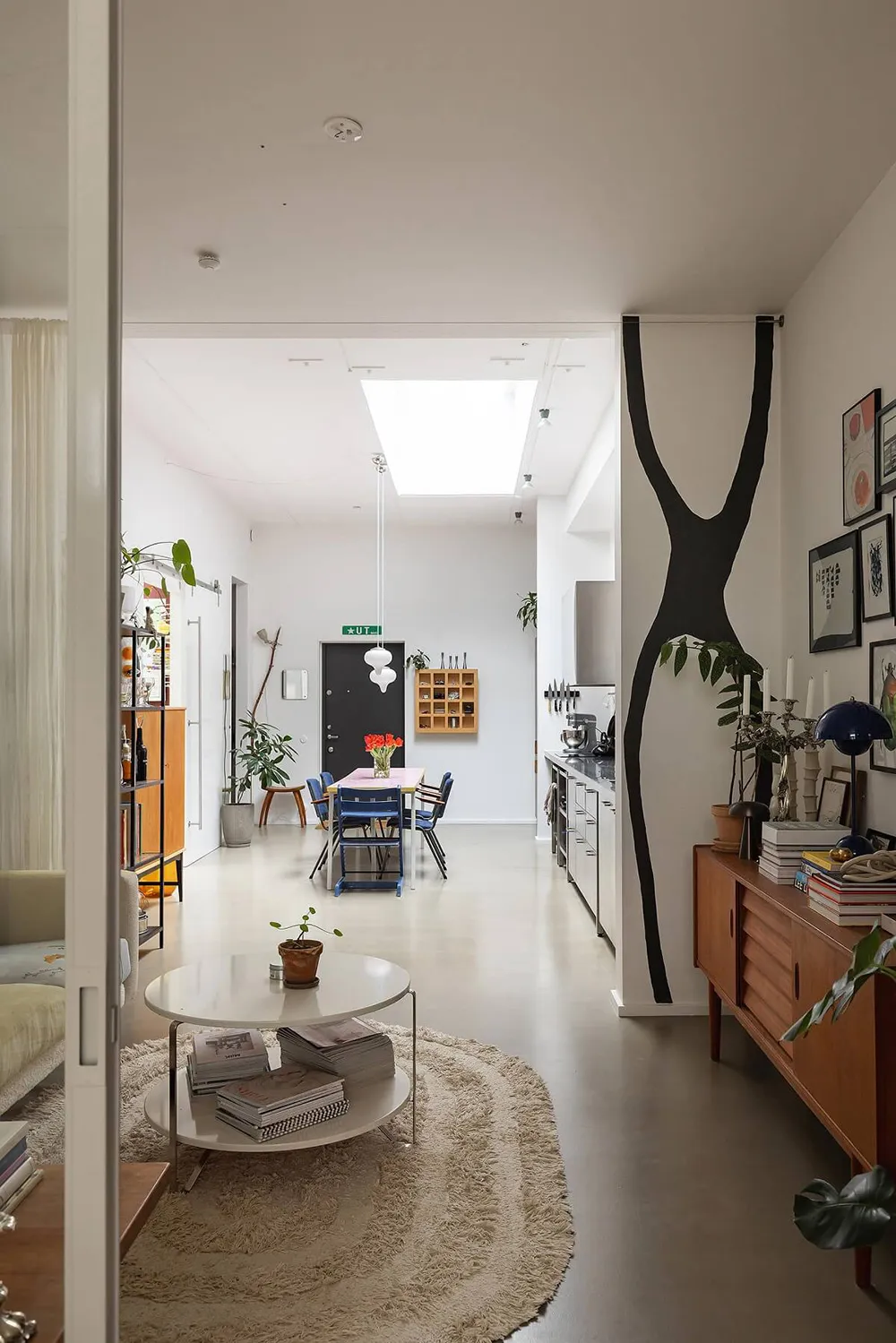 Unusual Apartment in a Semi-Basement in Stockholm - 13