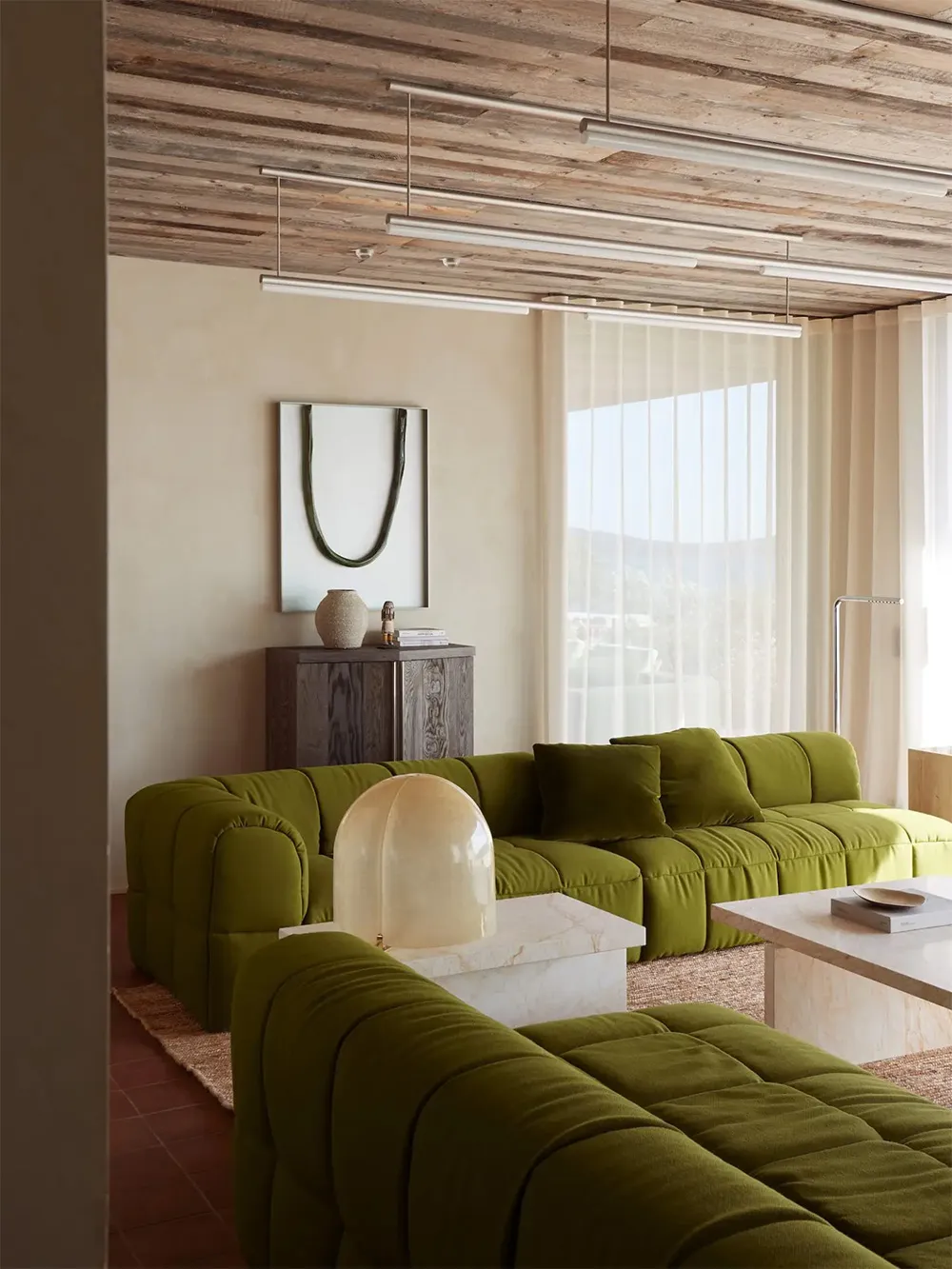 Green sofa and other vibrant details: beach house on Corsica - Gallery image 4