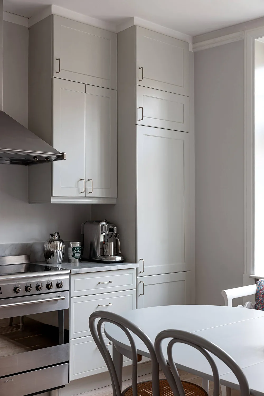 Синяя гостиная и нотки английского стиля: квартира в Стокгольме (83 кв. м) - Gallery image 28